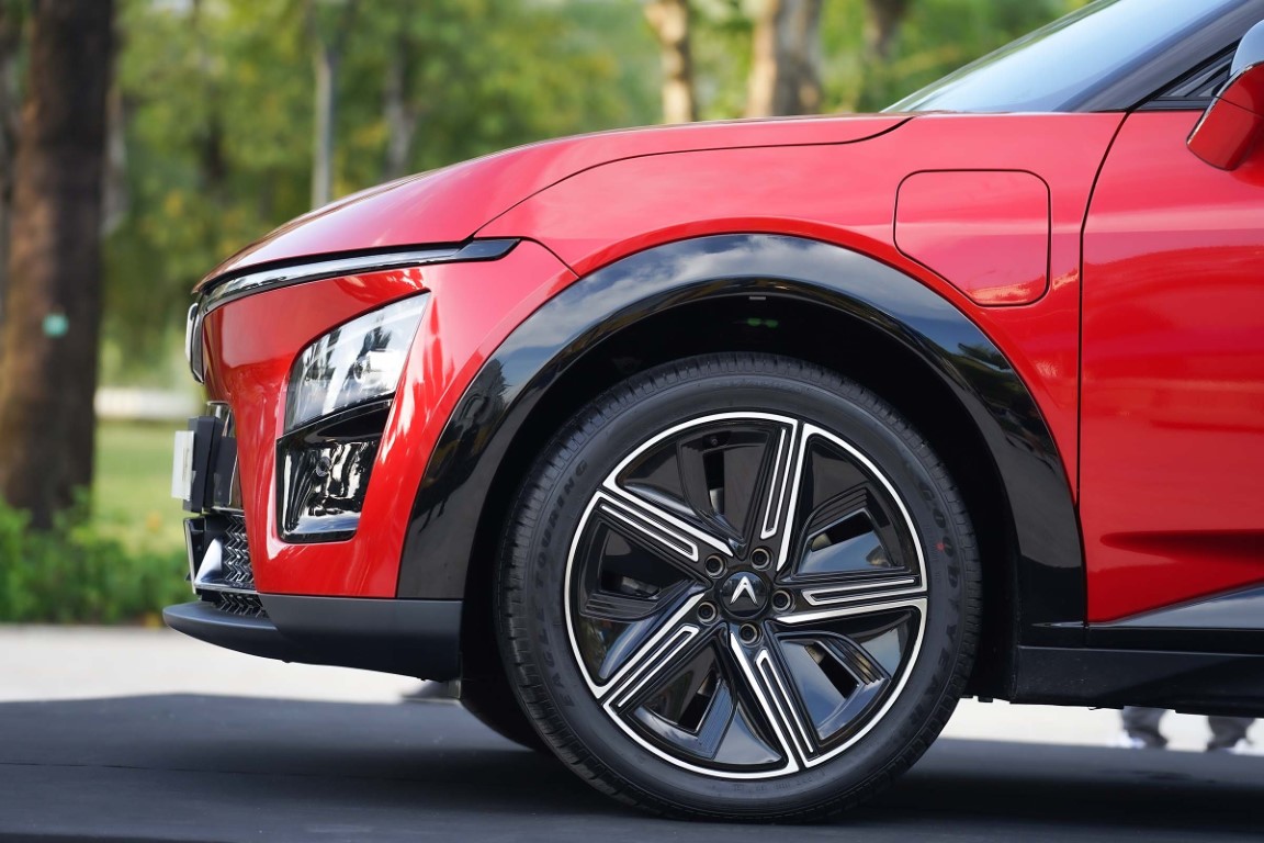 Giá xe VinFast VF 7 mới nhất 8