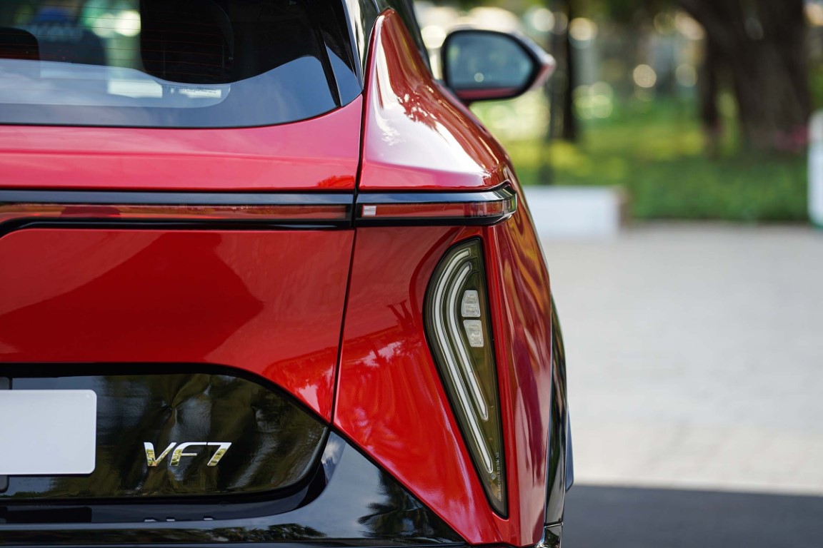 Giá xe VinFast VF 7 mới nhất 9