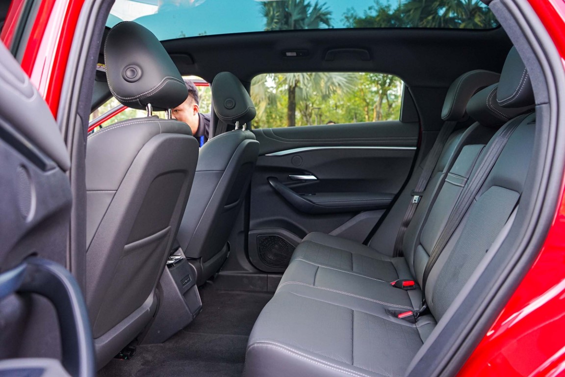 Giá xe VinFast VF 7 mới nhất 15
