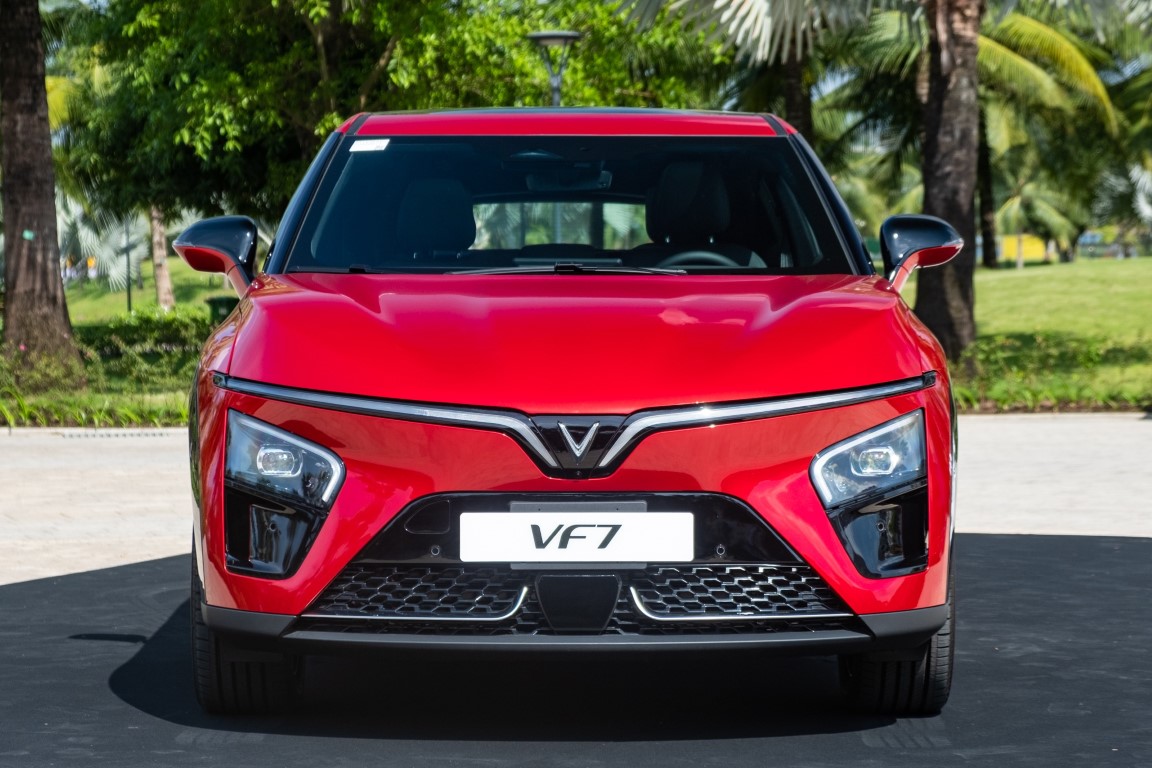 Giá xe VinFast VF 7 mới nhất 2