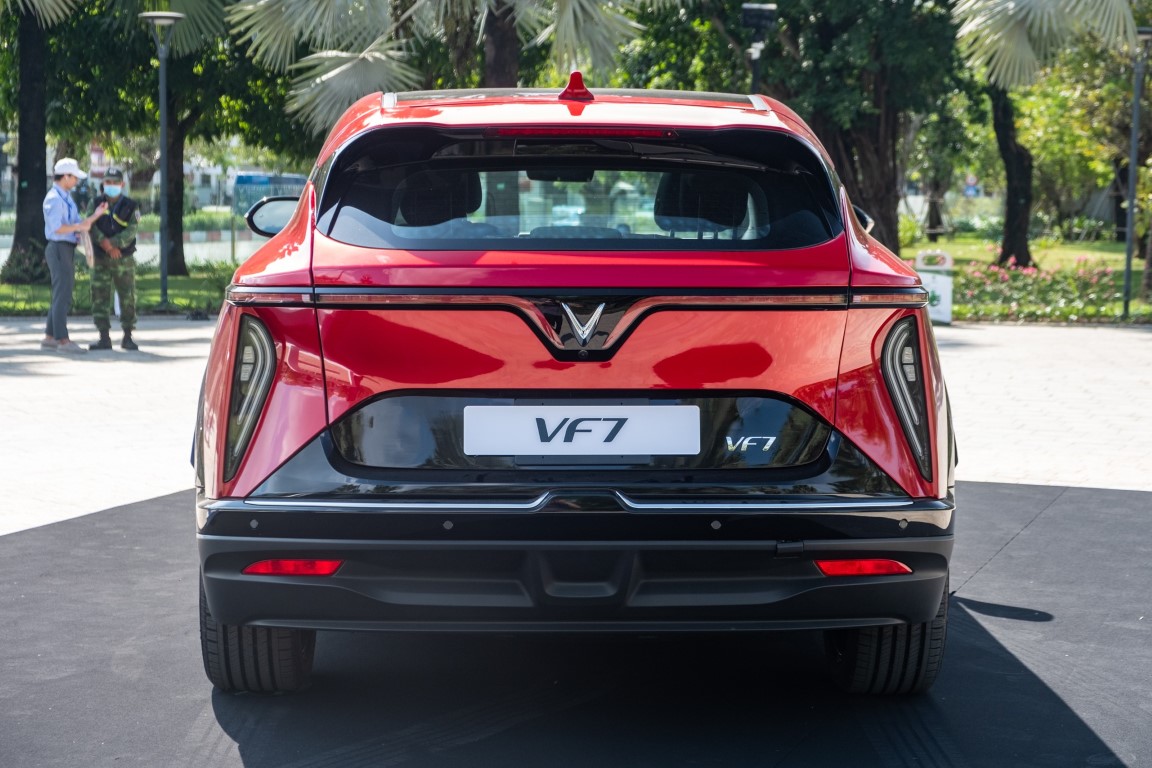 Giá xe VinFast VF 7 mới nhất 4