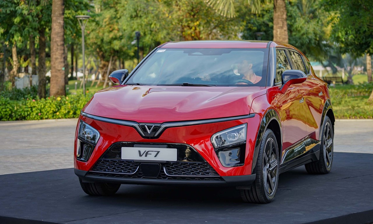 Giá xe VinFast VF 7 mới nhất 